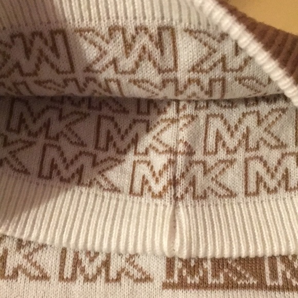Michael Kors Reversible Scarf and Hat • NWT - Picture 3 of 5